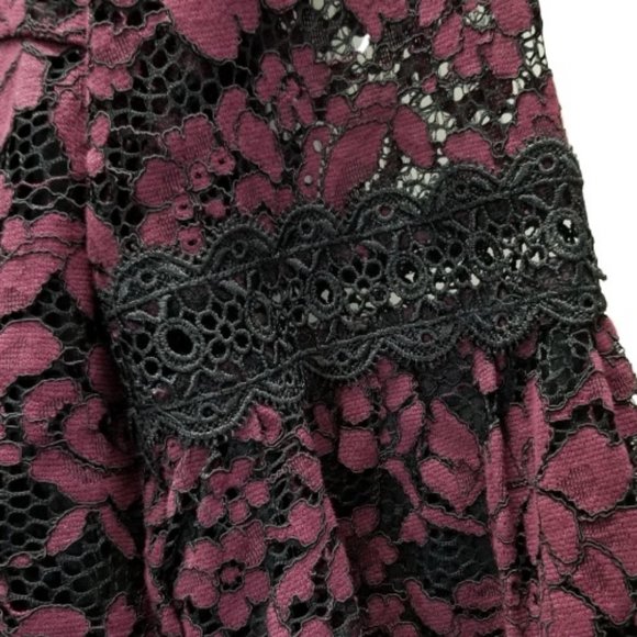 NWT Lumie Lace Bell Sleeve Peplum Blouse - Picture 5 of 7